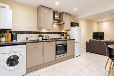 1 bed house, Richmond Road, Plasnewydd, Cardiff, CF243BW - Image 1